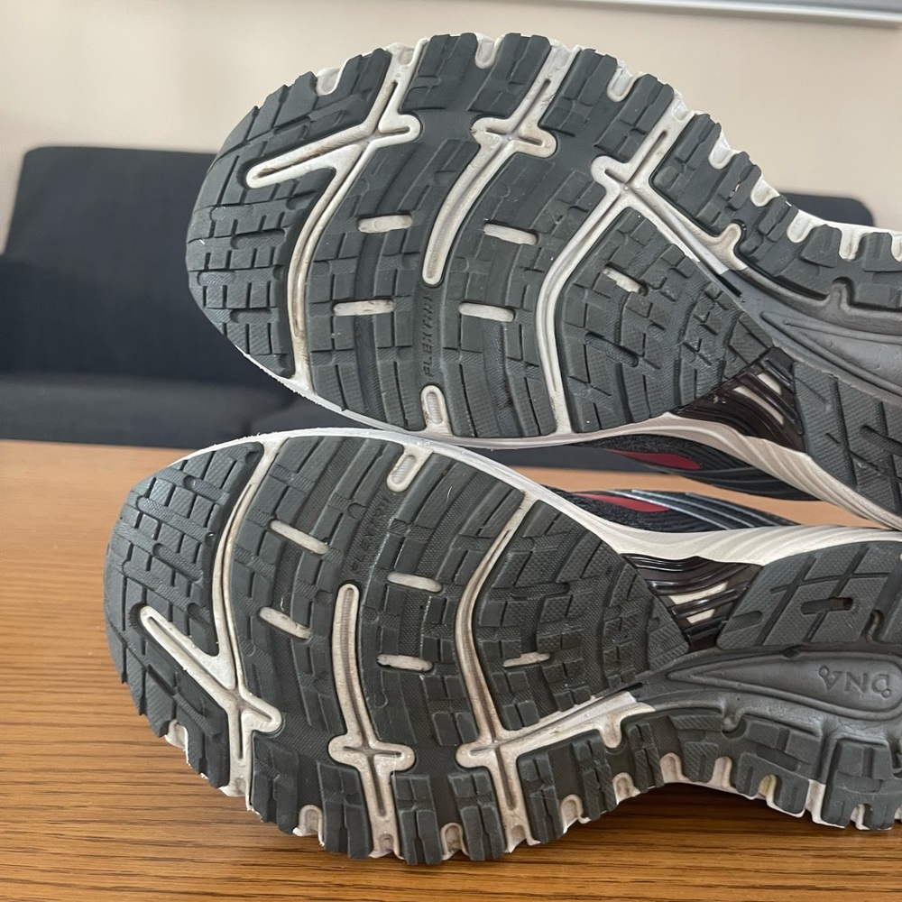 Brooks 1202681B079 Women's Adrenaline GTS 18 Ebony/Silver/Pink Sneakers Sz 9.5 - Picture 11 of 16